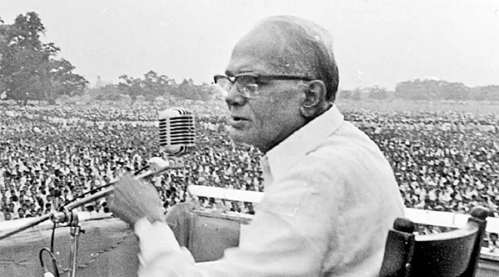 Top Quotes of Jai Prakash Narayan in Hindi