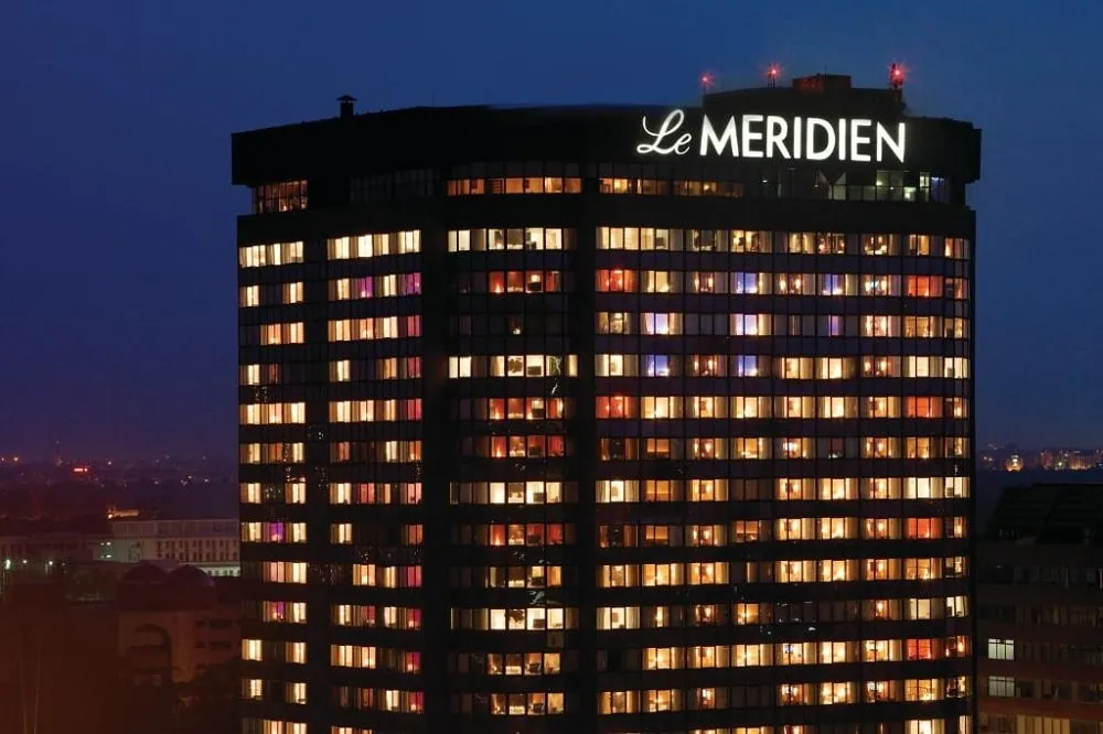Le Meridien Hotel in Delhi is located in Connaught Place, one of the most vibrant and lively areas of the city. The hotel is just a few minutes walk from the shopping and entertainment areas, and many of Delhi's main tourist attractions are also close by.