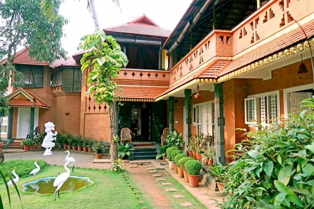 Ayurvedic Ashram in Kerala- केरल में स्थित आयुर्वेदिक आश्रम