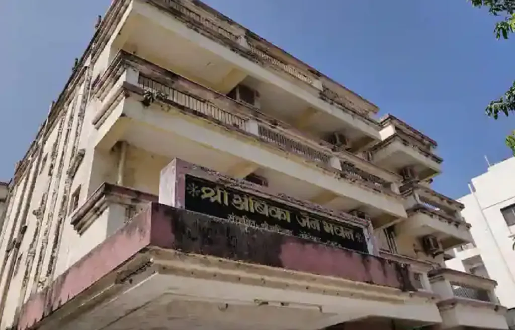 Jain Dharamshala near Ambaji Temple-जैन धर्मशाला अंबाजी मंदिर के पास